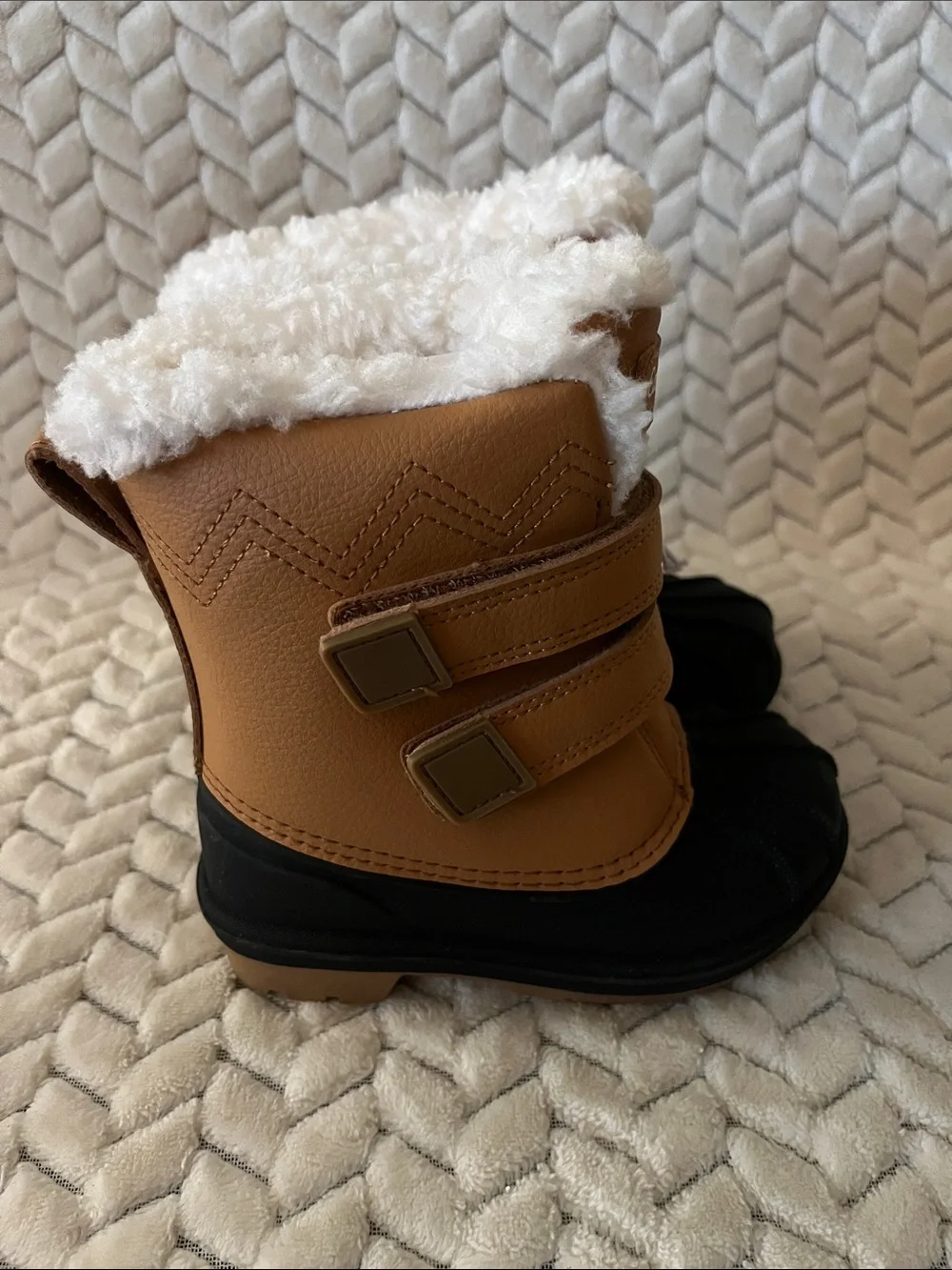 Cat & Jack Tan and Black Kids Rain & Snow Boots with White Faux Fur